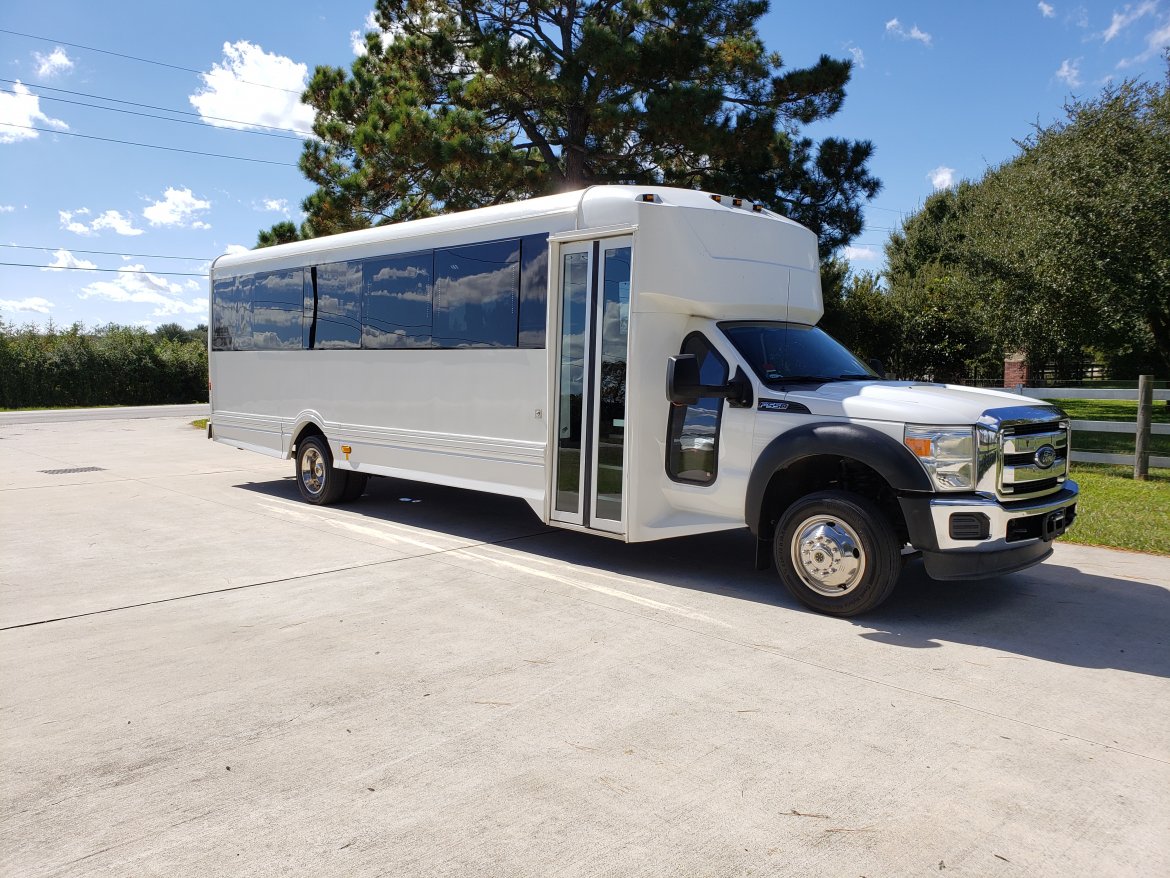 2015-lge-ford-f550-limo-bus-ext
